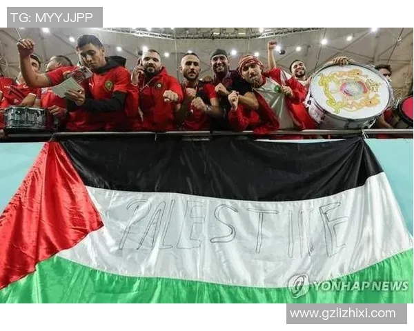 足球明星与他们的祖国国旗完美结合的精彩瞬间展示