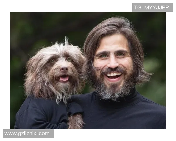 足球明星与宠物狗猫的奇妙互动与温馨故事