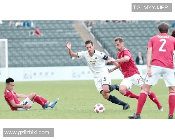 中部海岸海员与西方联的激烈对决展现足球魅力与团队精神 中部海岸海员与西方联的激烈对决展现足球魅力与团队精神